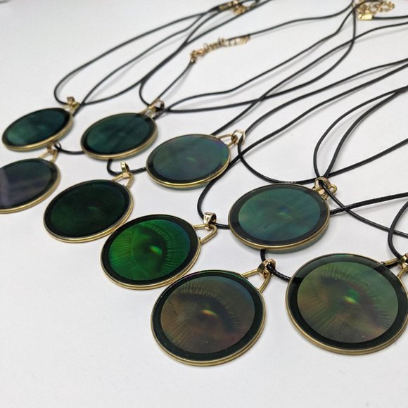 90s style holographic human eye glass pendant necklace - Picture 4 of 4